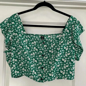 SHEIN Curve Women’s Crop Top Kelly Green Floral Flutter Sleeve Button Fr…